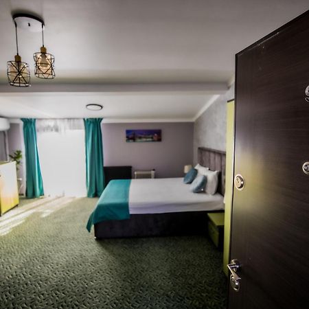 Nelana Hostel Cluj Napoca Bagian luar foto