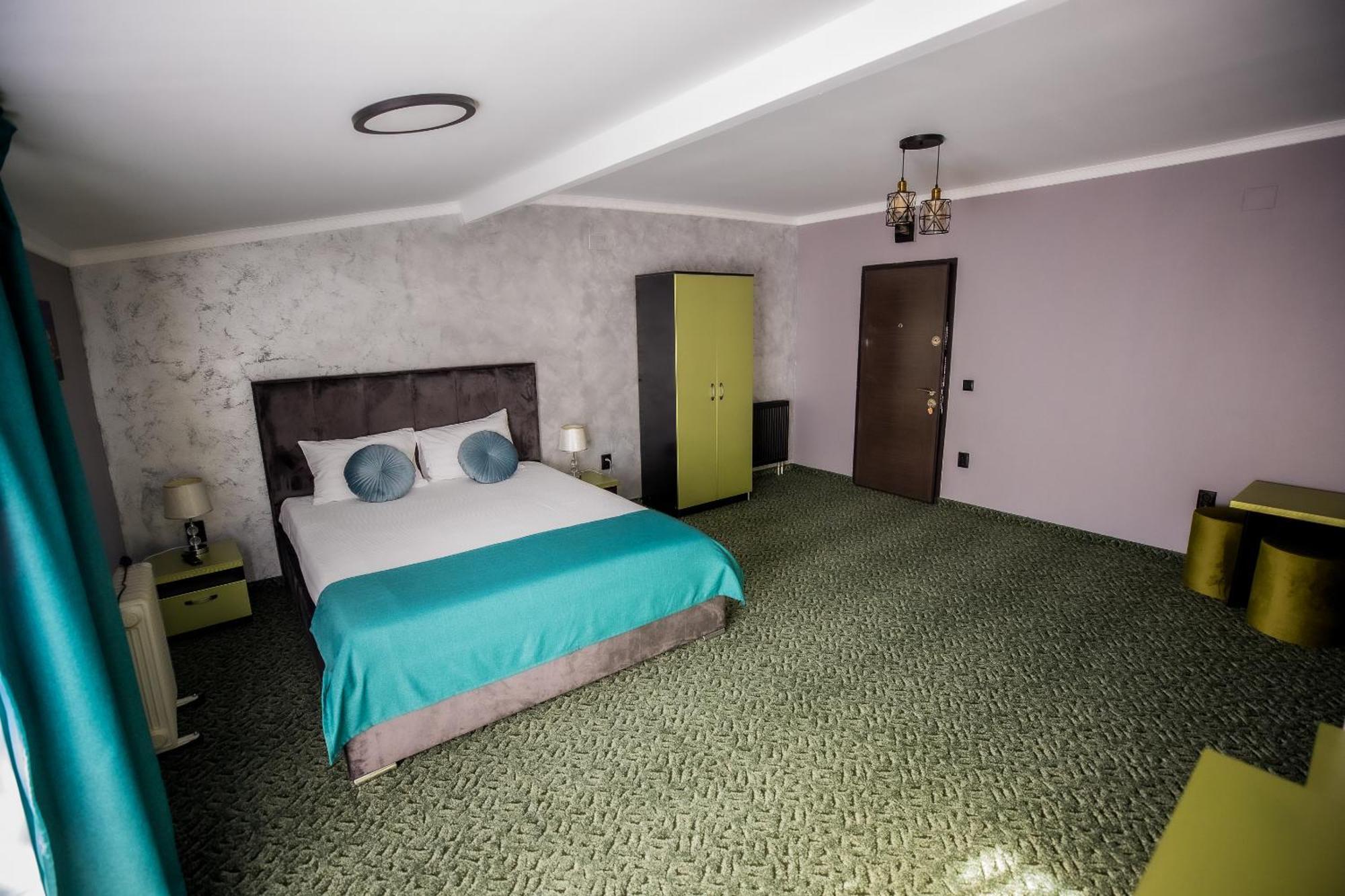 Nelana Hostel Cluj Napoca Bagian luar foto