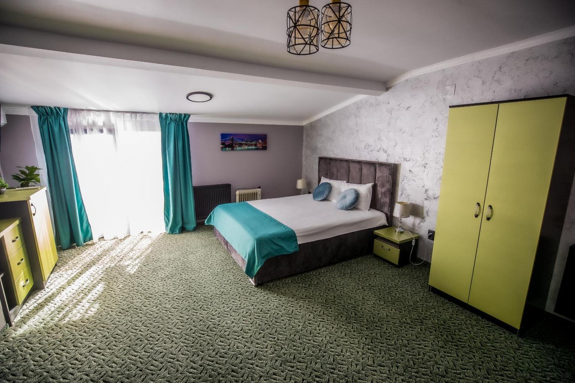 Nelana Hostel Cluj Napoca Bagian luar foto