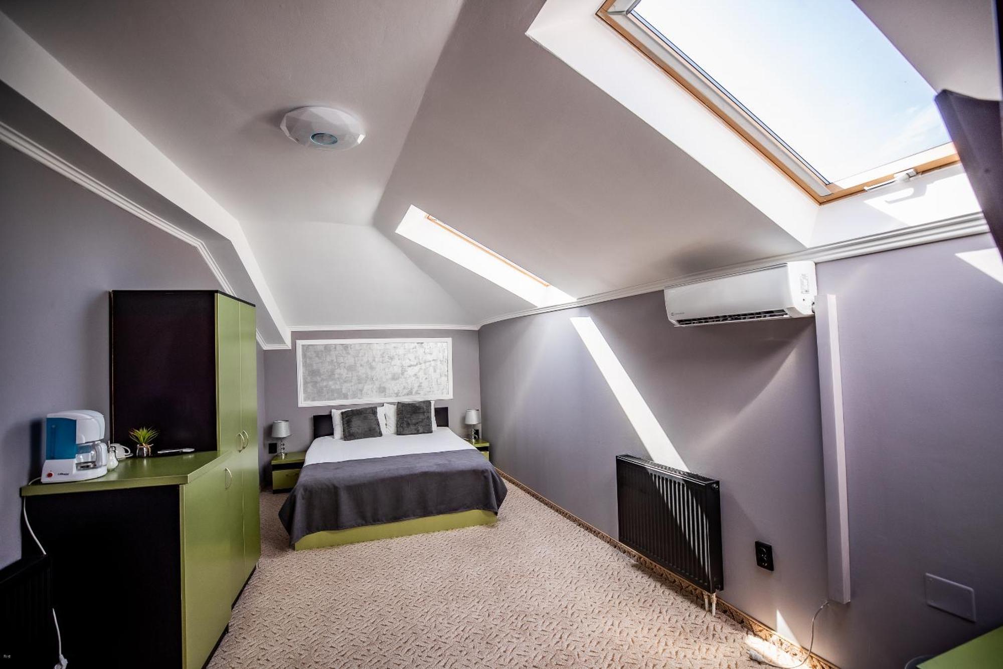 Nelana Hostel Cluj Napoca Bagian luar foto