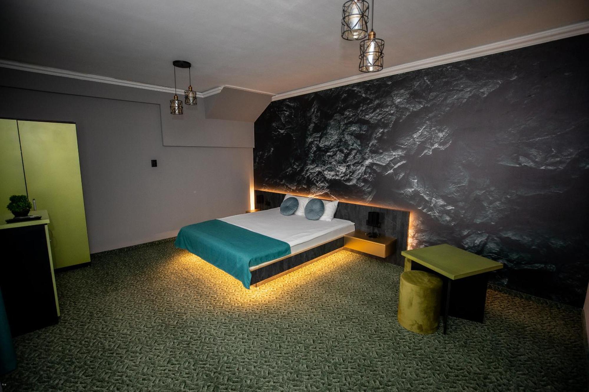 Nelana Hostel Cluj Napoca Bagian luar foto