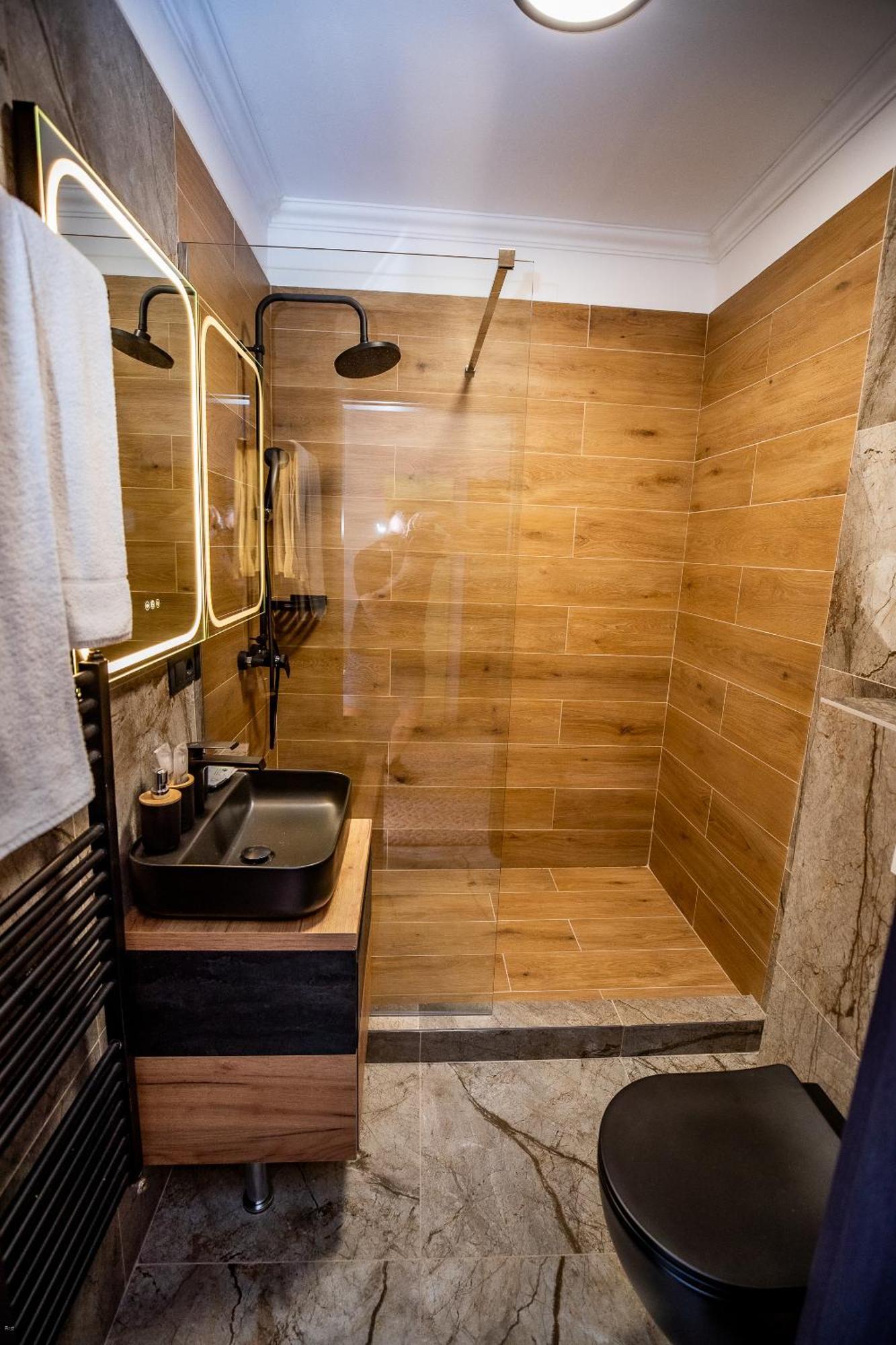 Nelana Hostel Cluj Napoca Bagian luar foto