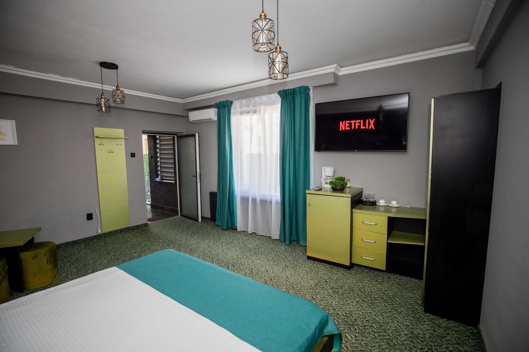 Nelana Hostel Cluj Napoca Bagian luar foto