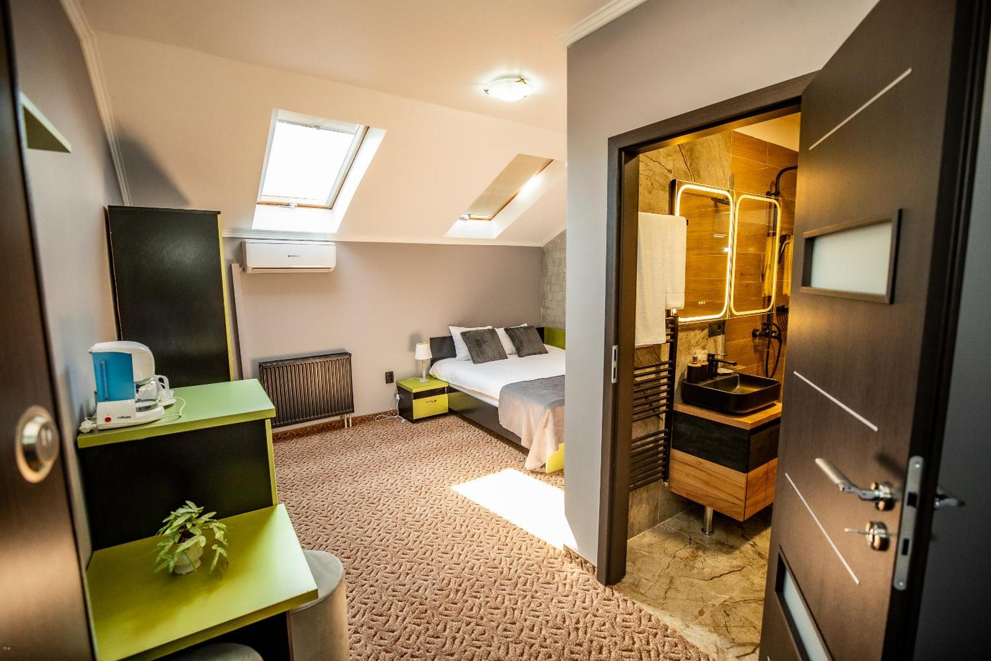 Nelana Hostel Cluj Napoca Bagian luar foto