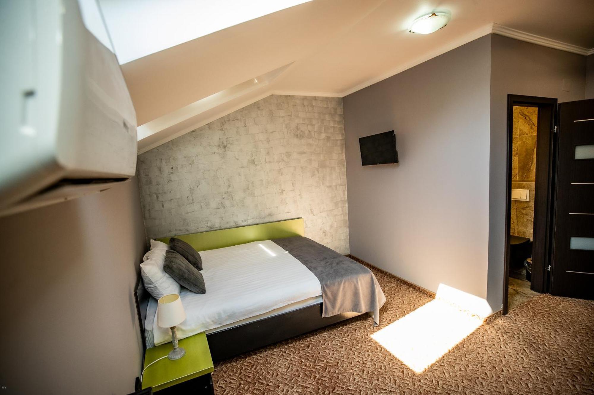 Nelana Hostel Cluj Napoca Bagian luar foto