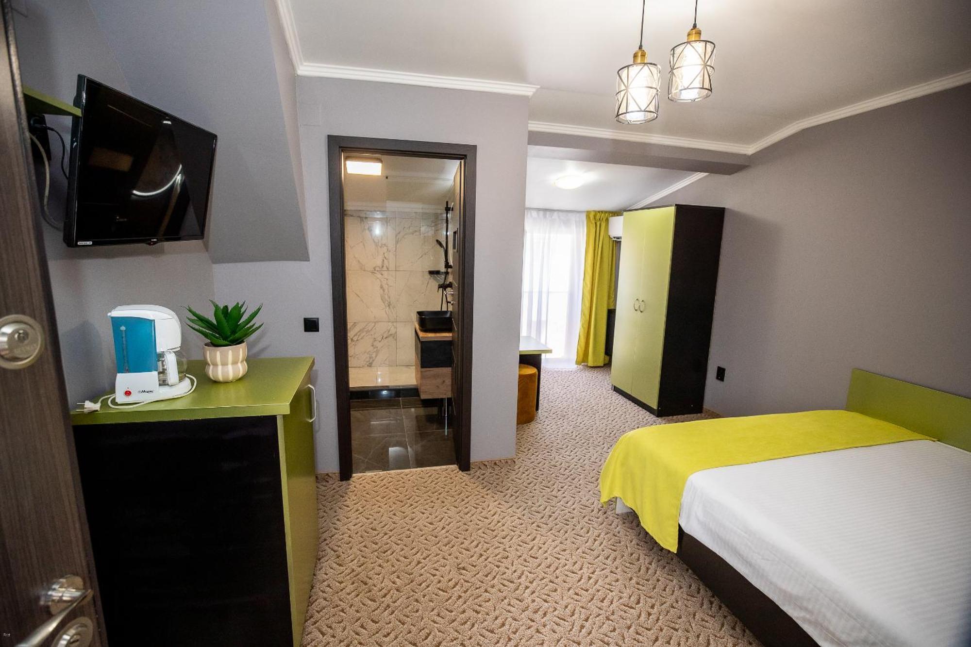Nelana Hostel Cluj Napoca Bagian luar foto