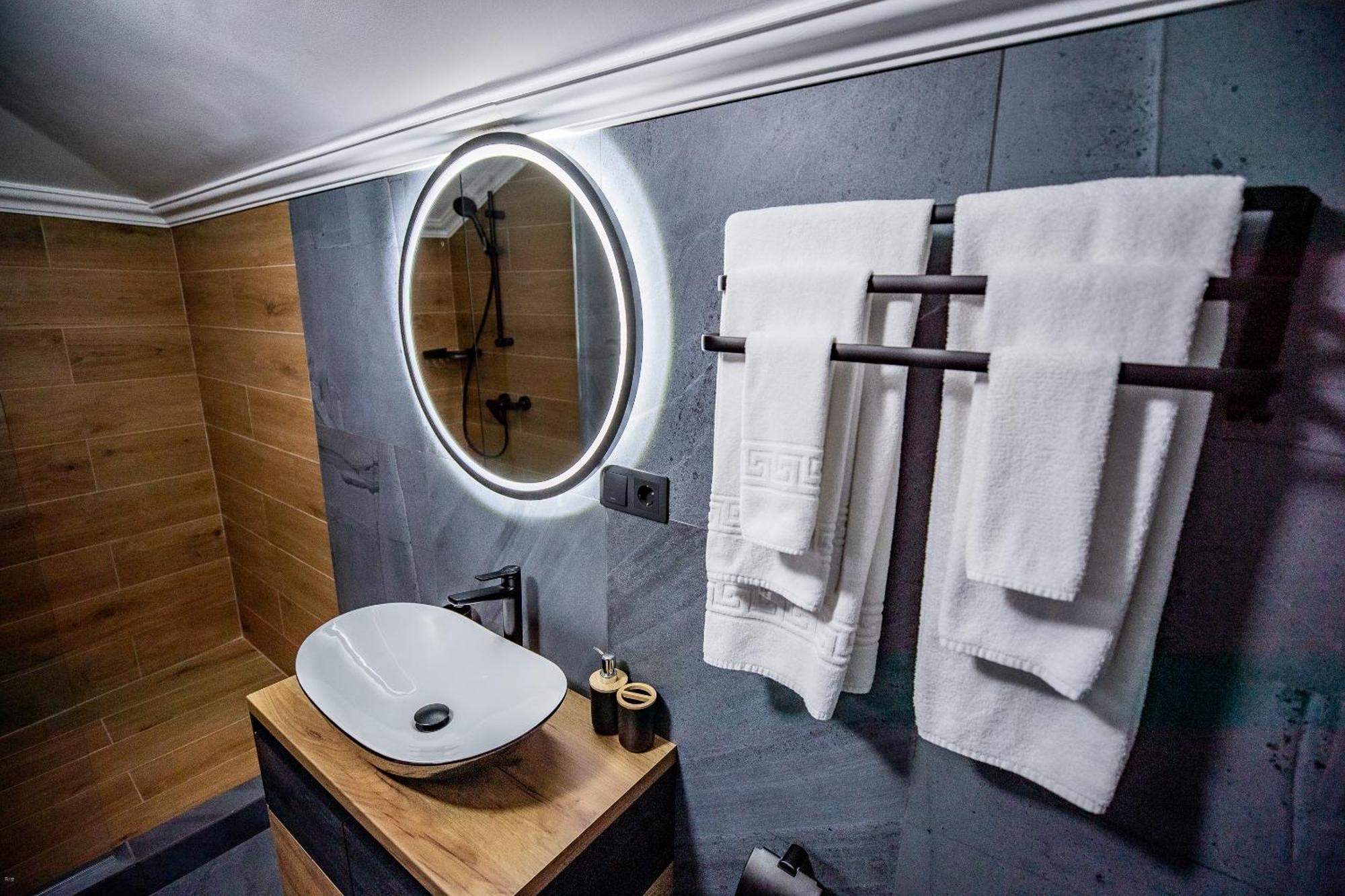 Nelana Hostel Cluj Napoca Bagian luar foto