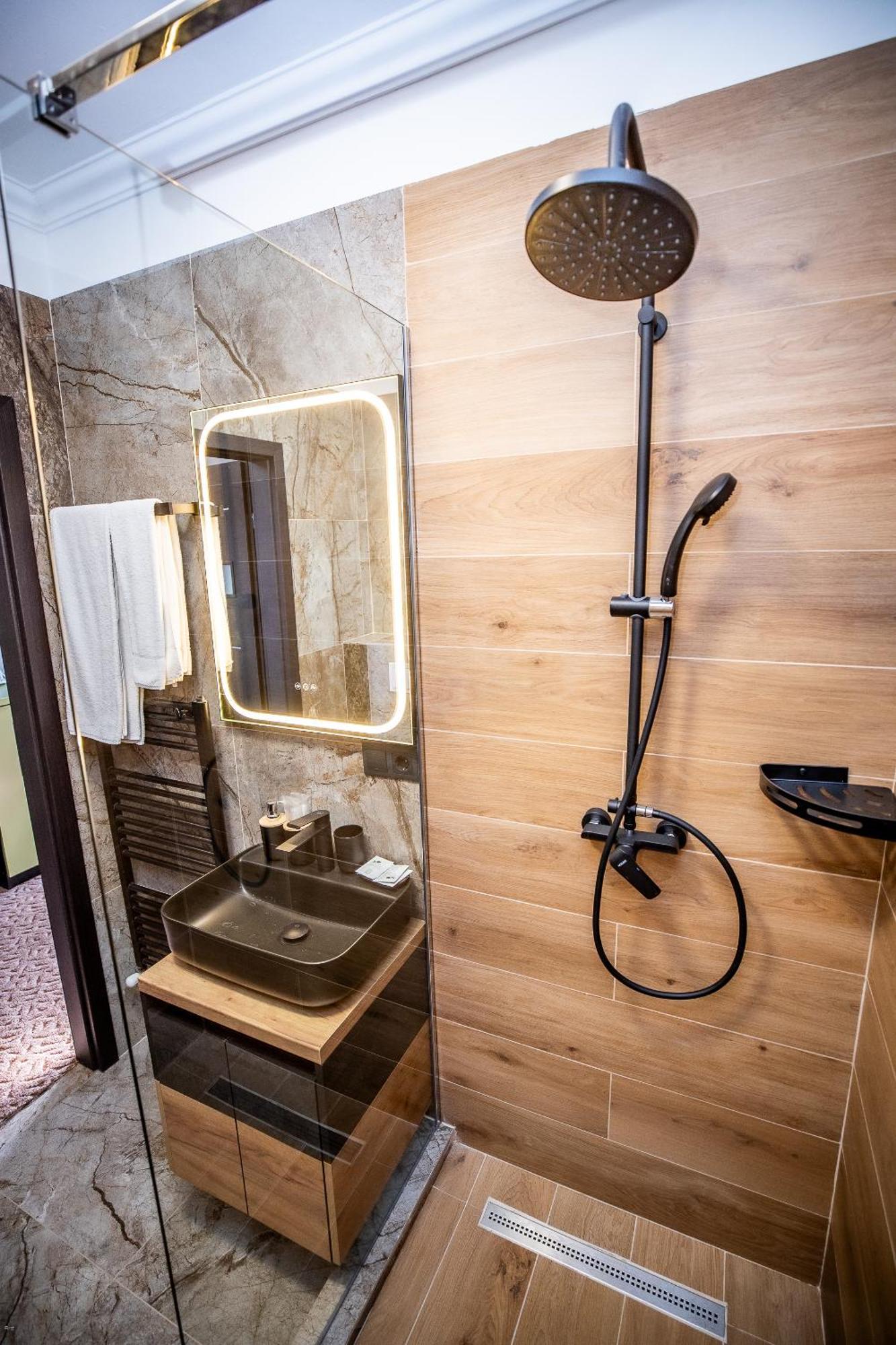Nelana Hostel Cluj Napoca Bagian luar foto