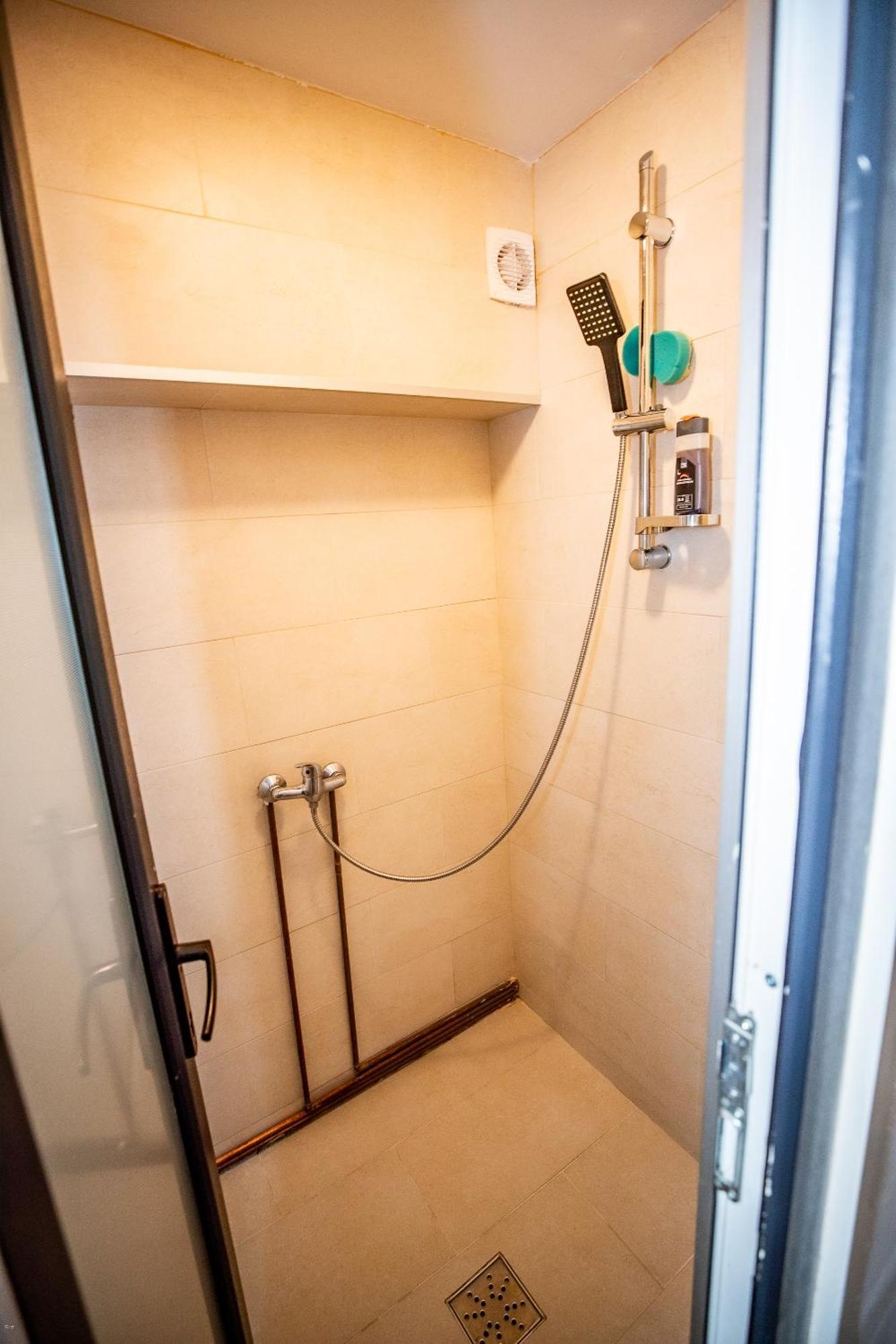 Nelana Hostel Cluj Napoca Bagian luar foto