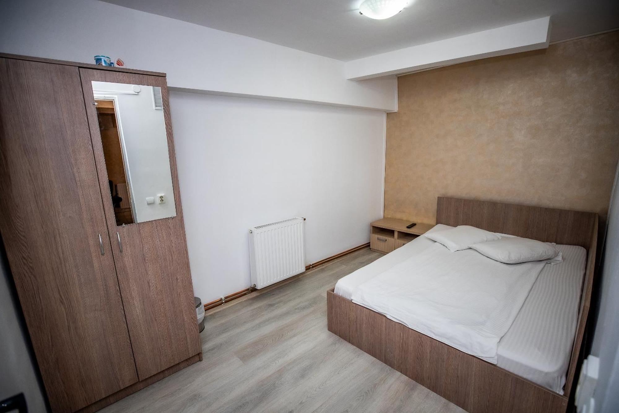 Nelana Hostel Cluj Napoca Bagian luar foto
