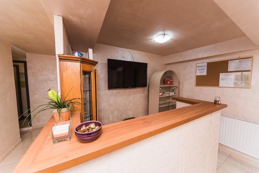 Nelana Hostel Cluj Napoca Bagian luar foto