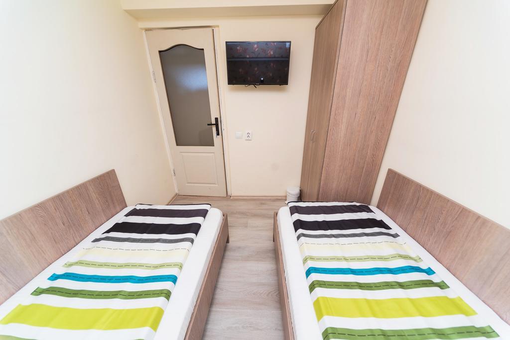 Nelana Hostel Cluj Napoca Bagian luar foto