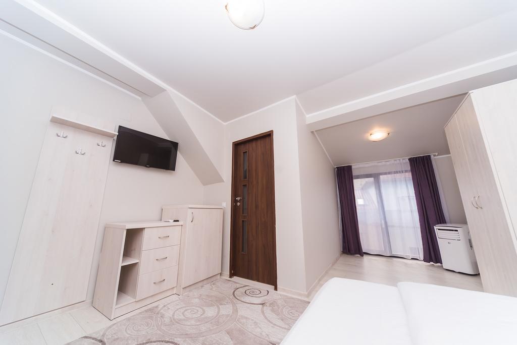 Nelana Hostel Cluj Napoca Bagian luar foto