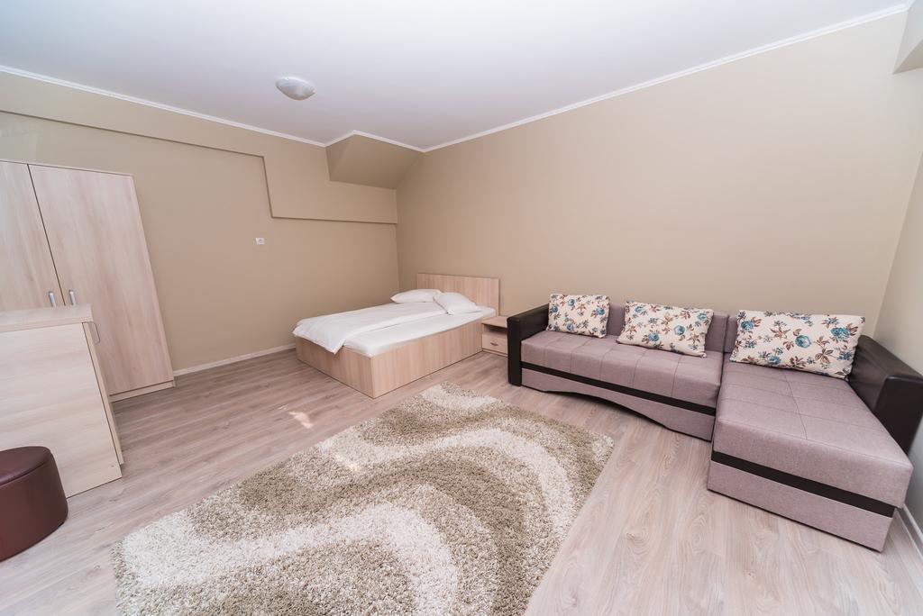 Nelana Hostel Cluj Napoca Bagian luar foto