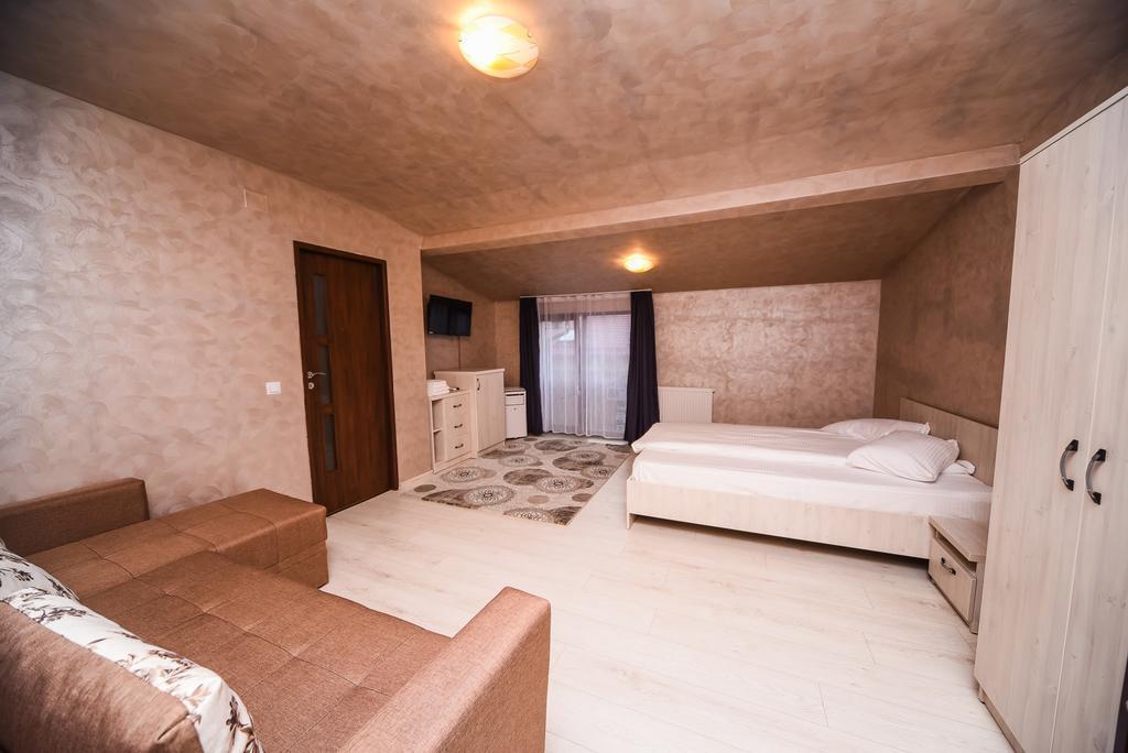 Nelana Hostel Cluj Napoca Bagian luar foto