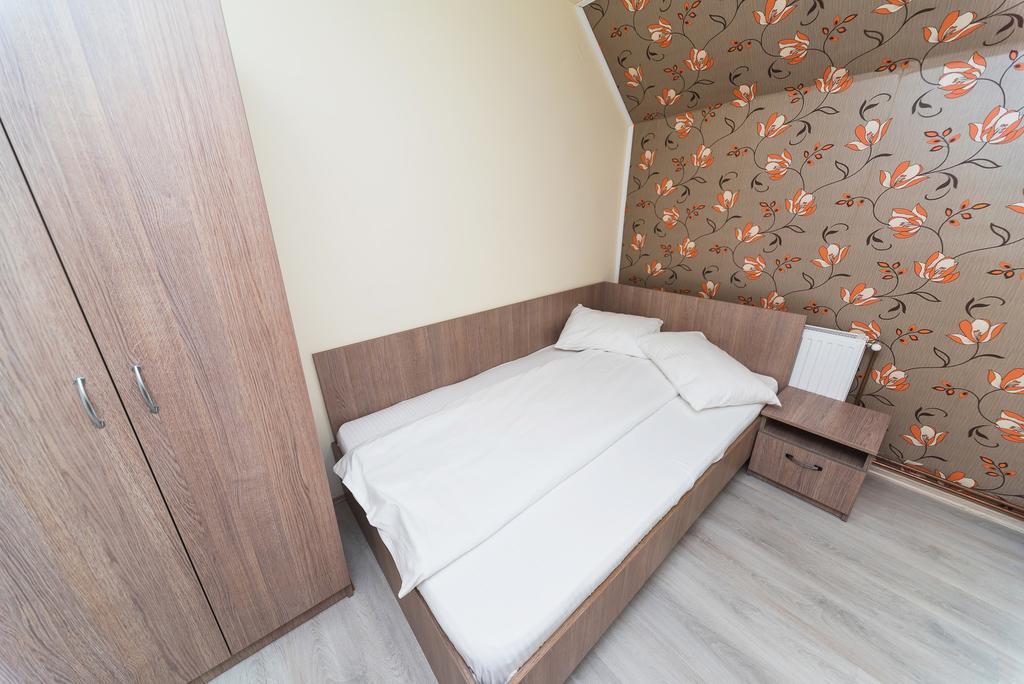 Nelana Hostel Cluj Napoca Bagian luar foto