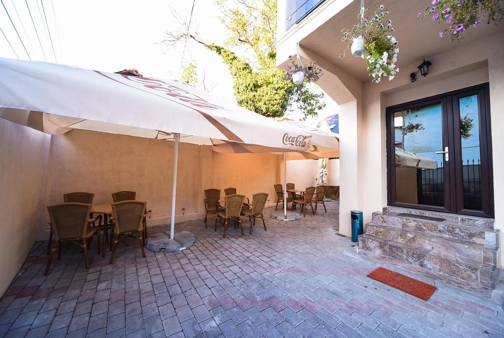 Nelana Hostel Cluj Napoca Bagian luar foto