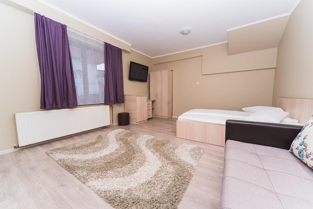 Nelana Hostel Cluj Napoca Bagian luar foto